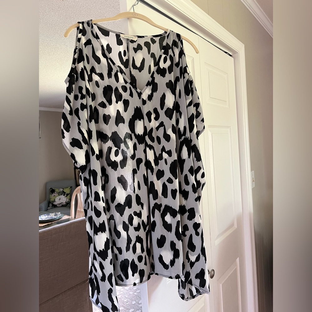 Peach Love California Monochrome Animal Print Top